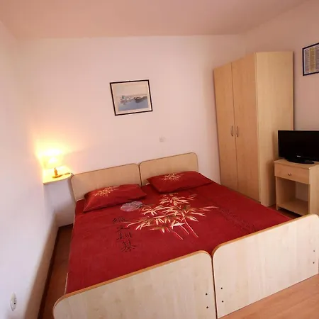 Ivka Apartamento *